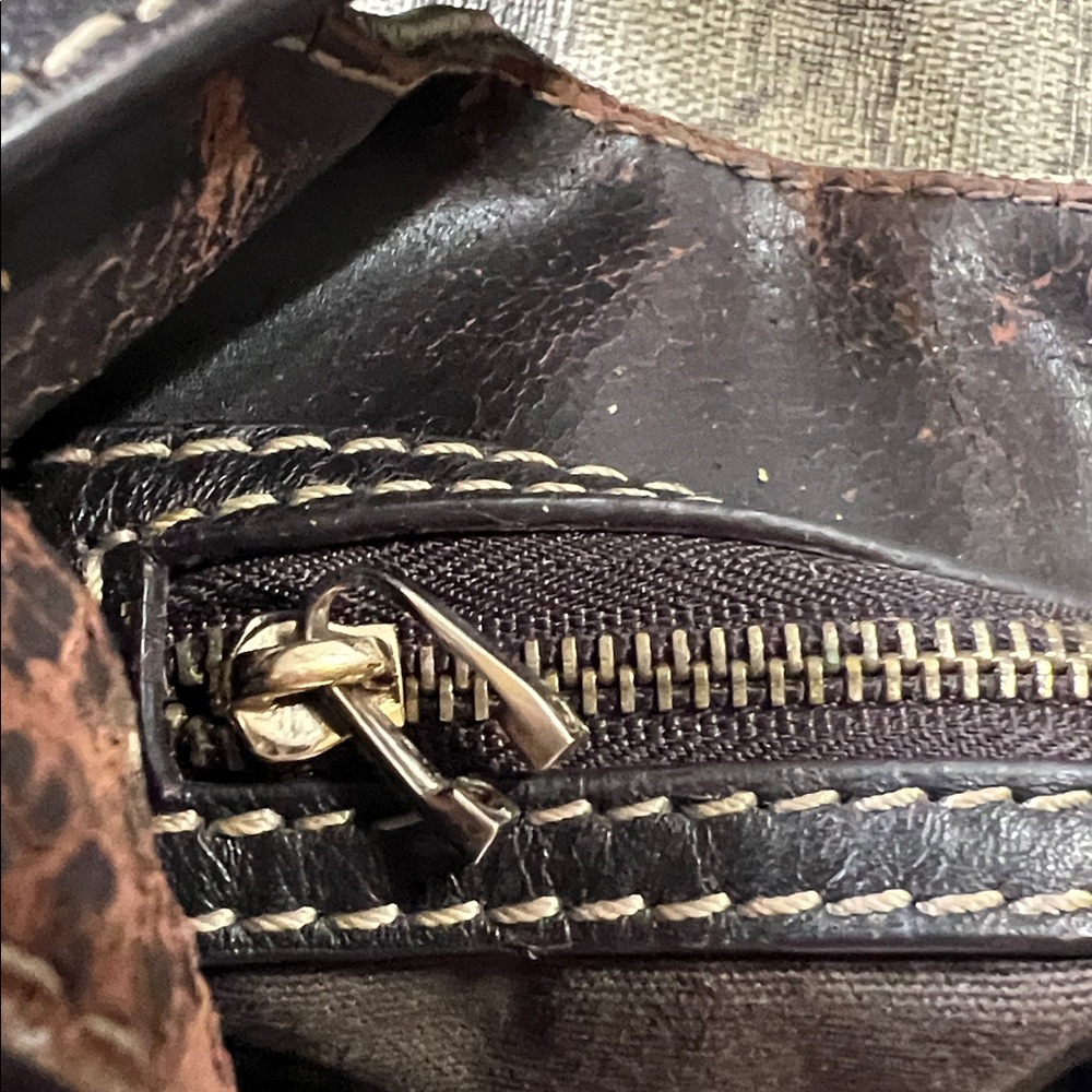 OVER-LOVED GUCCI SHOULDER BAG - PROJECT OR RESTORATION BAG - Picture 15 of 17